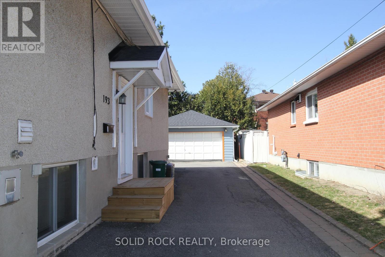 B - 193 Glynn Avenue, Ottawa, Ontario  K1K 1S4 - Photo 2 - X12392417
