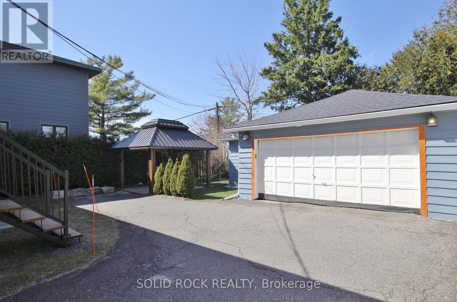 B - 193 Glynn Avenue, Ottawa, Ontario  K1K 1S4 - Photo 25 - X12392417