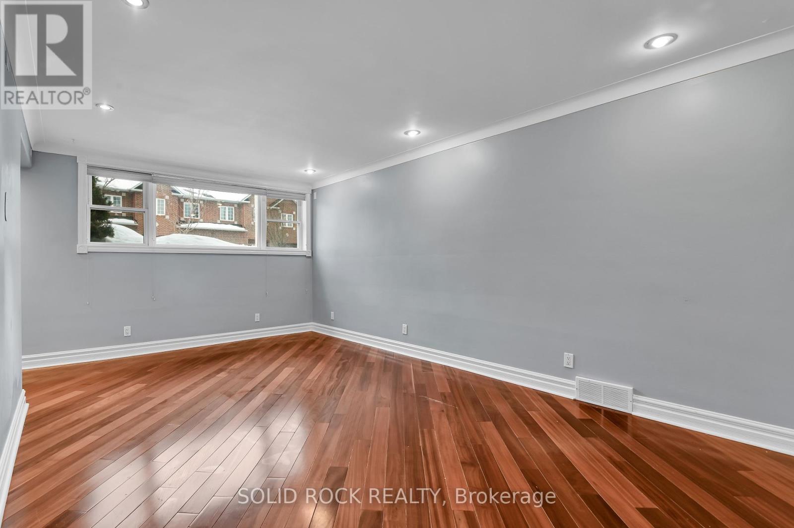 B - 193 Glynn Avenue, Ottawa, Ontario  K1K 1S4 - Photo 6 - X12392417