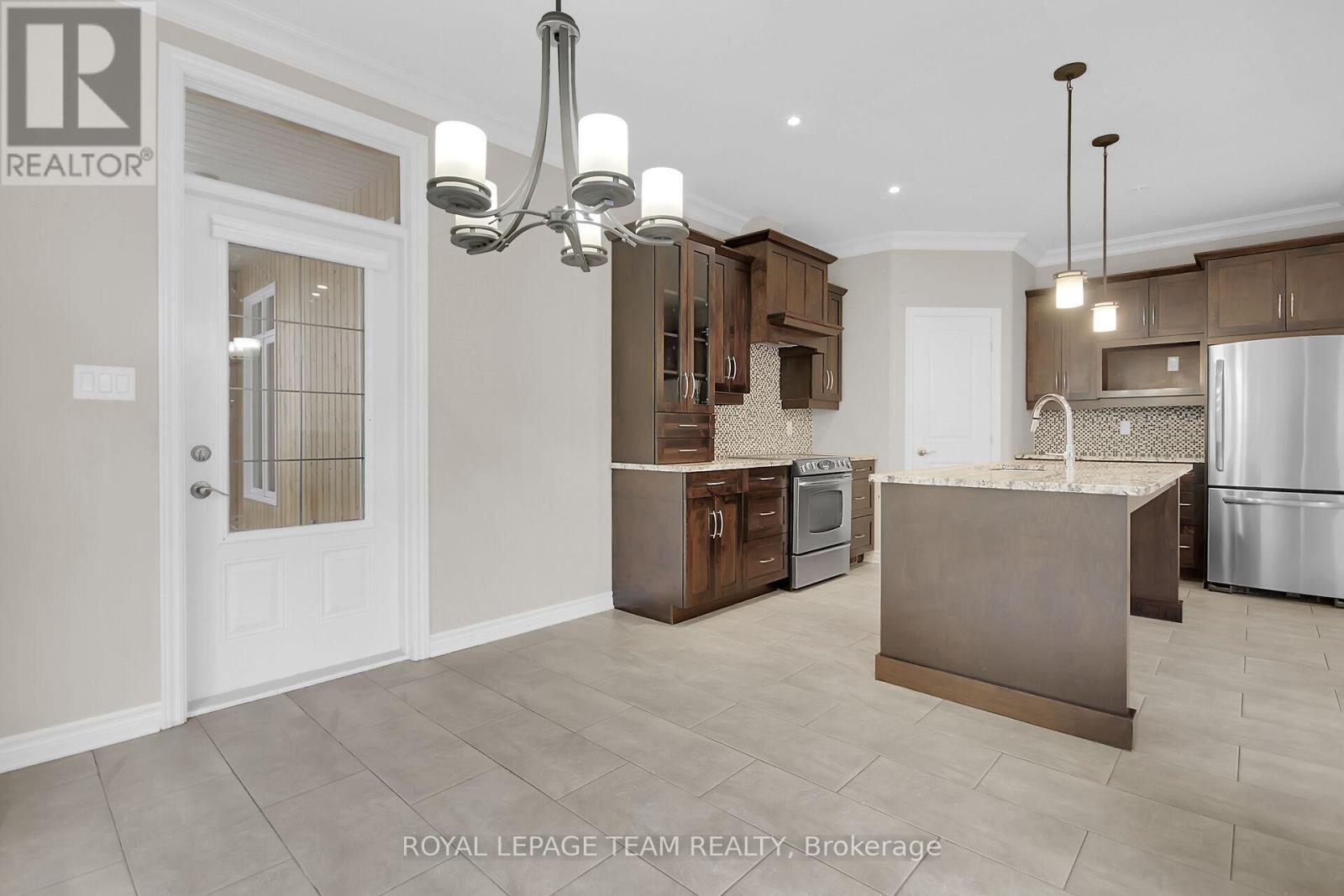 142 West Ridge Drive, Ottawa, Ontario  K2S 2H3 - Photo 10 - X12392447