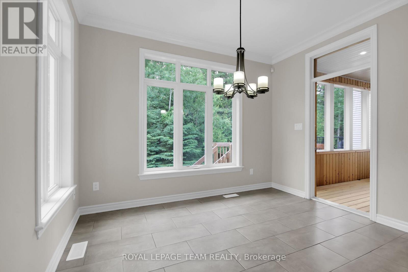 142 West Ridge Drive, Ottawa, Ontario  K2S 2H3 - Photo 12 - X12392447