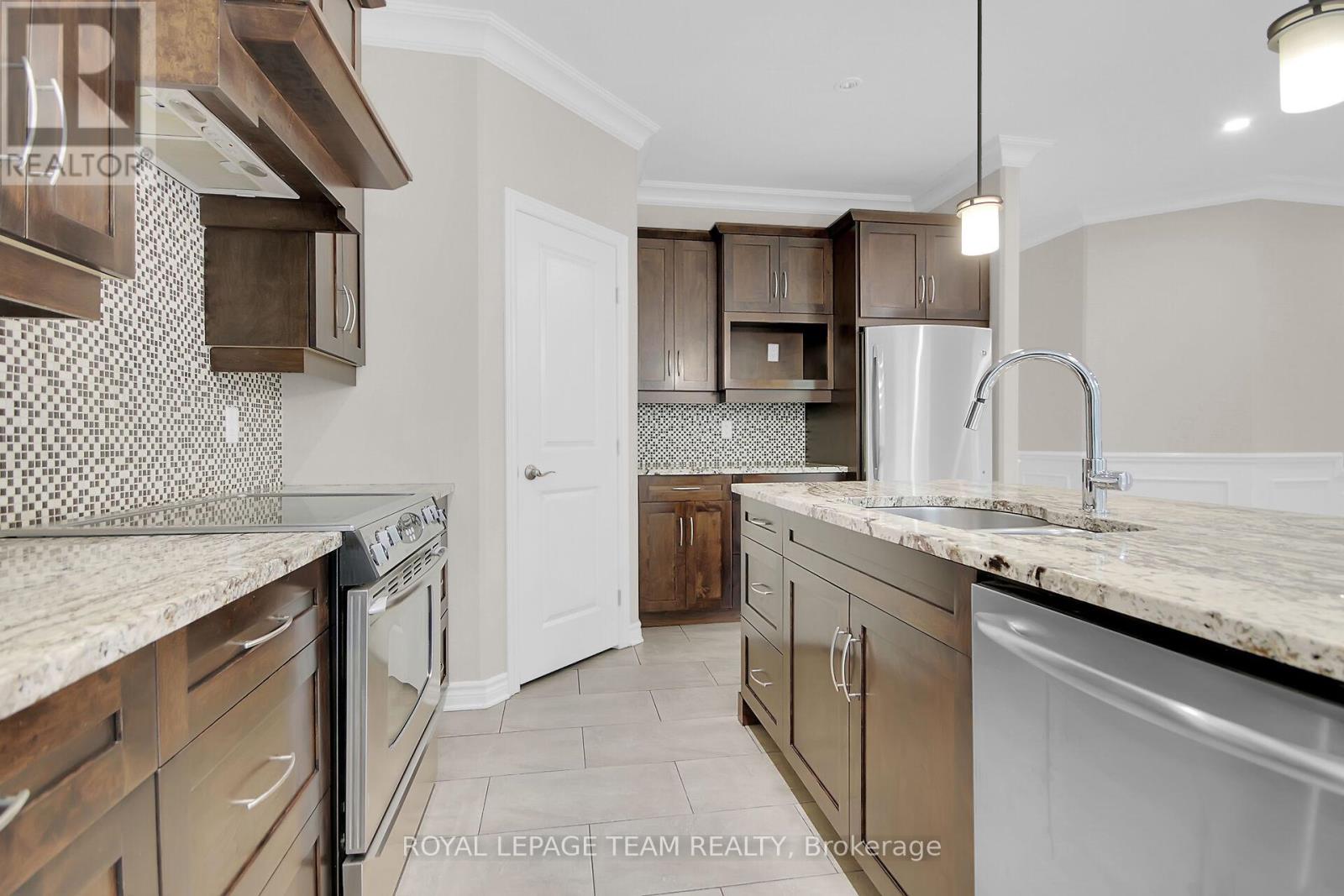 142 West Ridge Drive, Ottawa, Ontario  K2S 2H3 - Photo 7 - X12392447