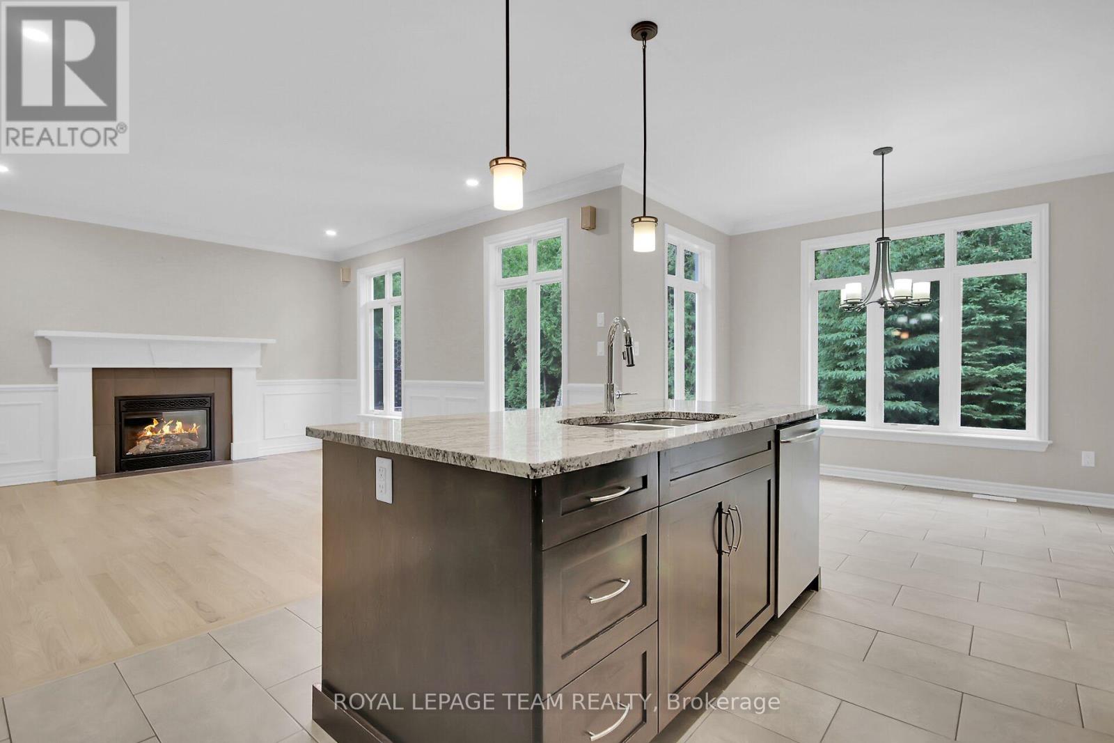 142 West Ridge Drive, Ottawa, Ontario  K2S 2H3 - Photo 9 - X12392447