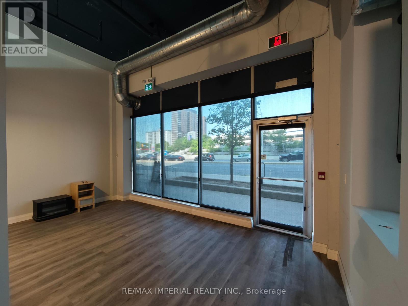 4 - 70 Forest Manor Road, Toronto, Ontario  M2J 1M6 - Photo 8 - C12392306
