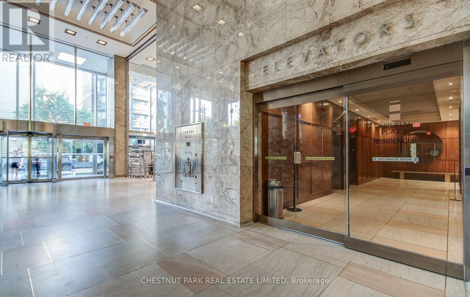 1820 - 111 St Clair Avenue W, Toronto (Yonge-St. Clair), Ontario  M4V 1N5 - Photo 2 - C12392334