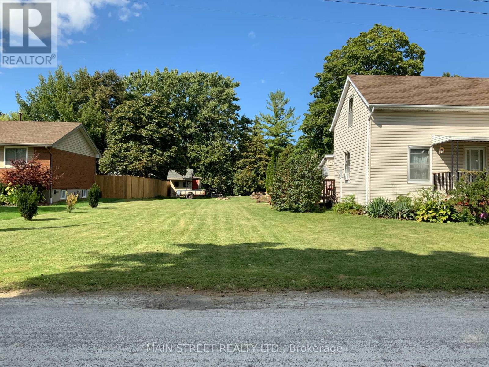 523 Sarnia Street S, Plympton-Wyoming (Plympton Wyoming), Ontario  N0N 1T0 - Photo 31 - X12386486