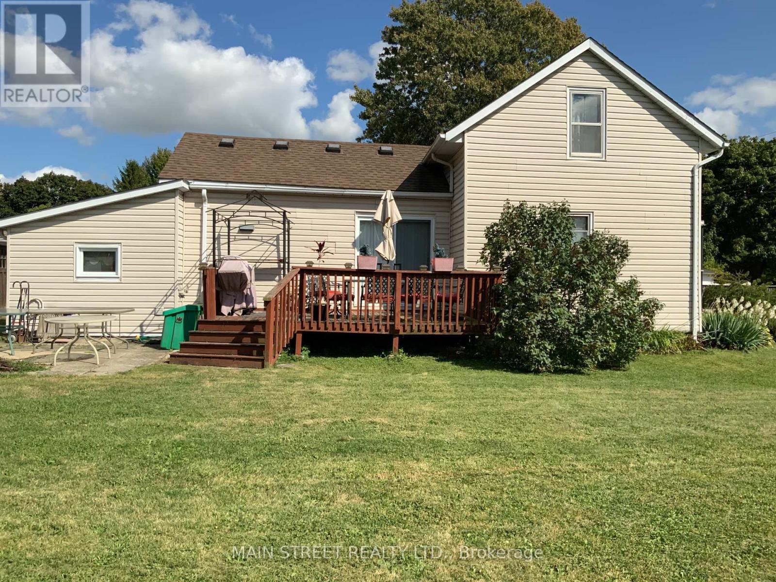 523 Sarnia Street S, Plympton-Wyoming (Plympton Wyoming), Ontario  N0N 1T0 - Photo 35 - X12386486