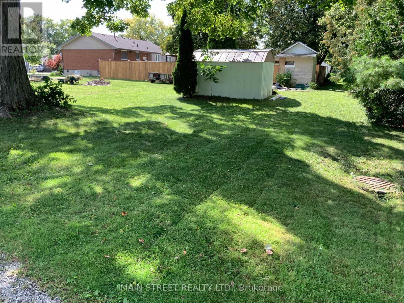 523 Sarnia Street S, Plympton-Wyoming (Plympton Wyoming), Ontario  N0N 1T0 - Photo 34 - X12386486