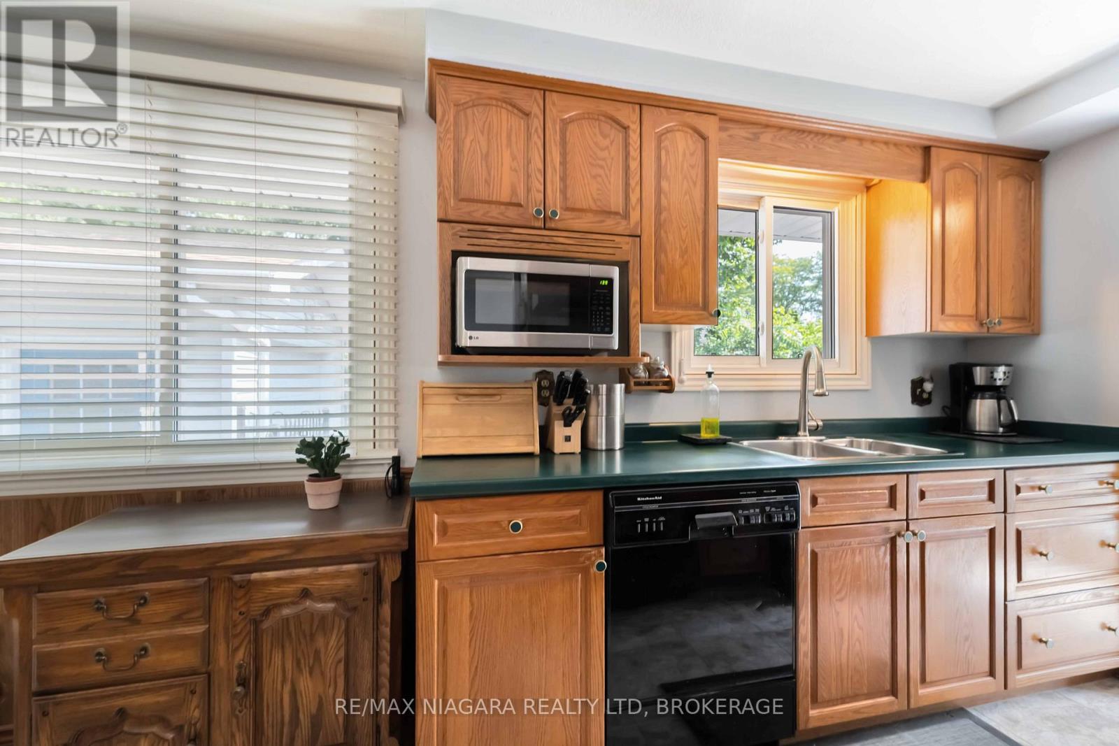 8 Huntingwood Gate, St. Catharines, Ontario  L2N 4J9 - Photo 11 - X12392464