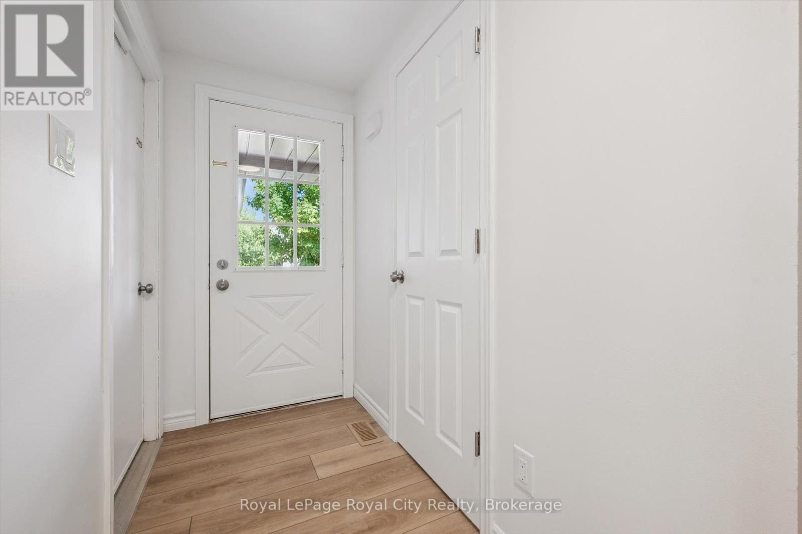 43 Koch Drive, Guelph, Ontario  N1G 4G6 - Photo 4 - X12392407
