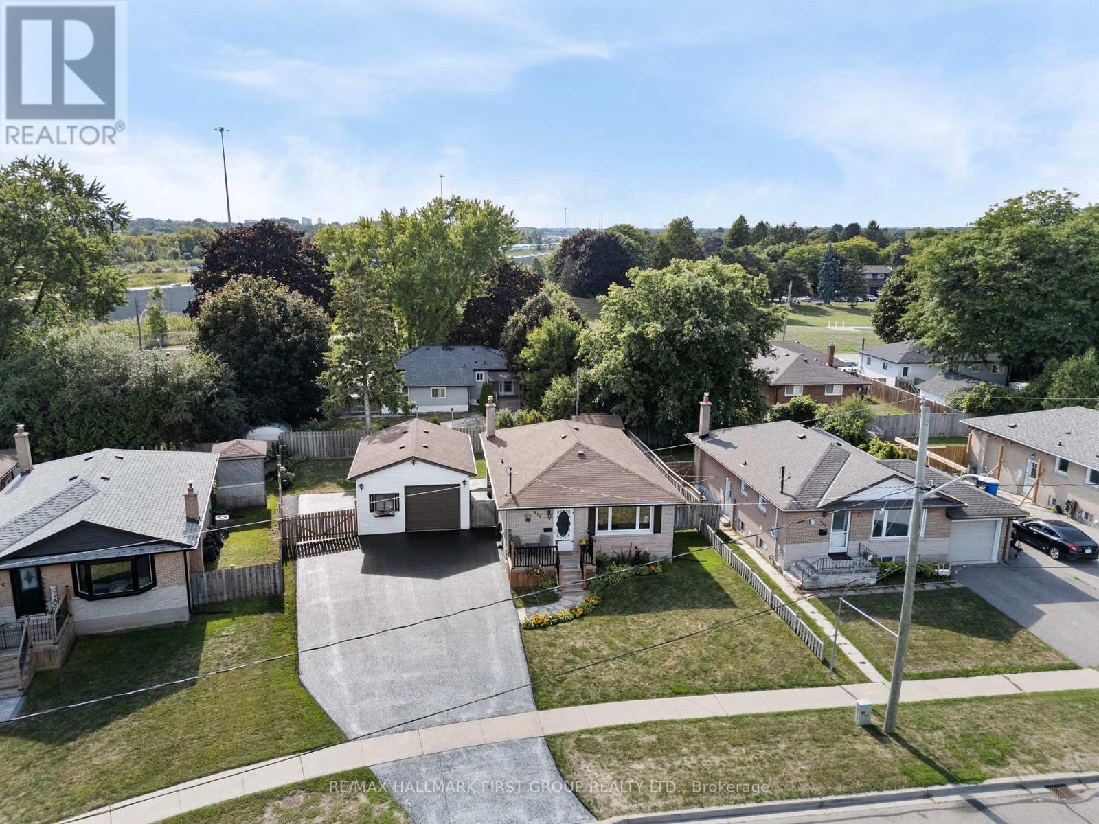 924 Mccullough Drive, Whitby, Ontario  L1N 1C6 - Photo 6 - E12392503
