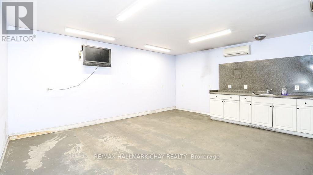 705 Bayview Drive, Barrie (0 East), Ontario  L4N 9A5 - Photo 15 - S12392359