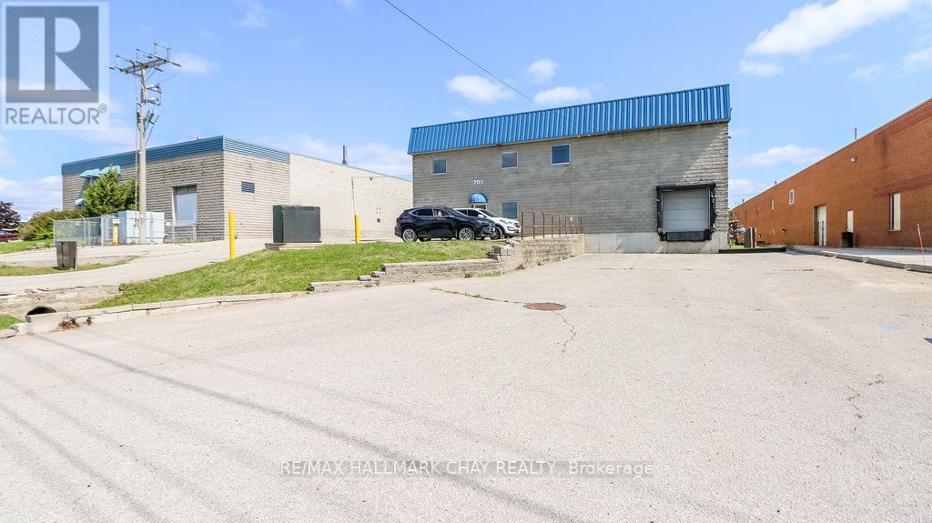 705 Bayview Drive, Barrie (0 East), Ontario  L4N 9A5 - Photo 2 - S12392359