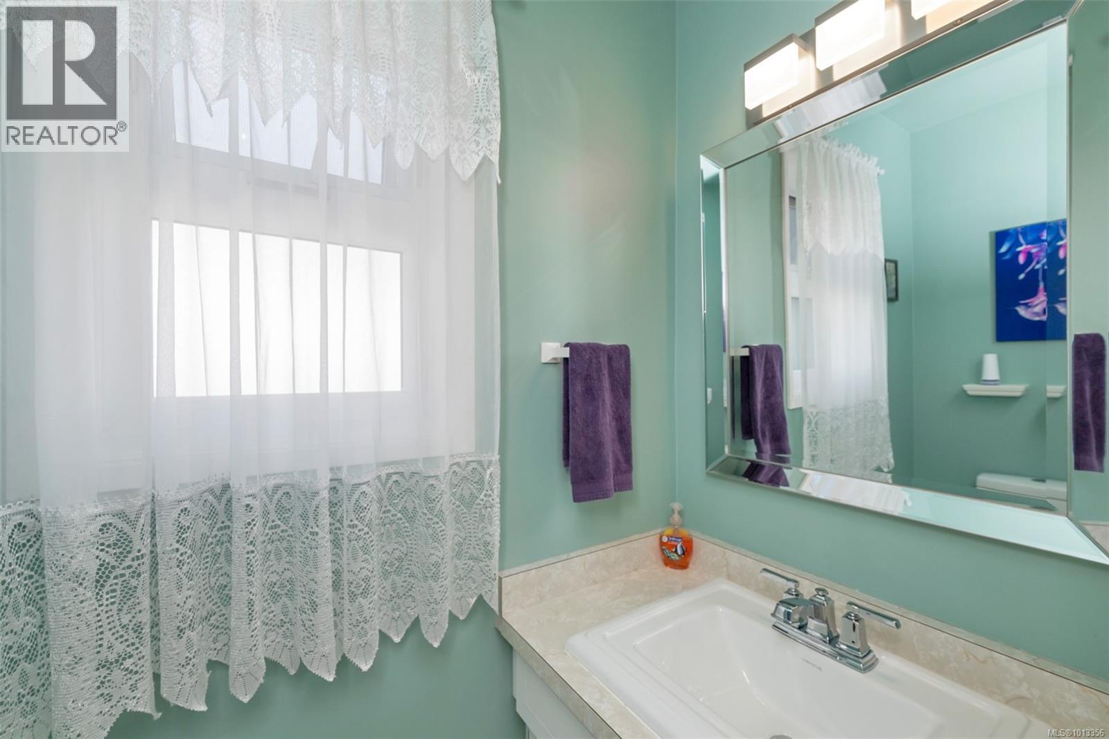 920 Agnes St, Esquimalt, British Columbia  V9A 5X4 - Photo 40 - 1013356