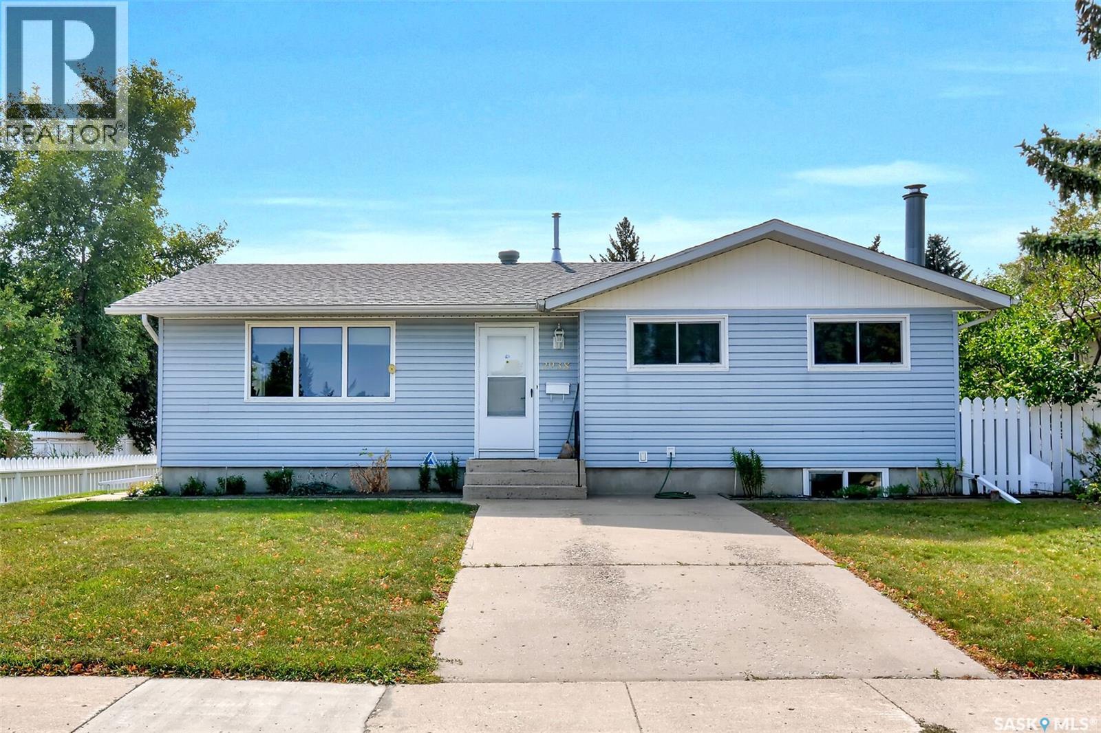 2938 Eastview, Saskatoon, Saskatchewan  S7J 3H9 - Photo 1 - SK017904