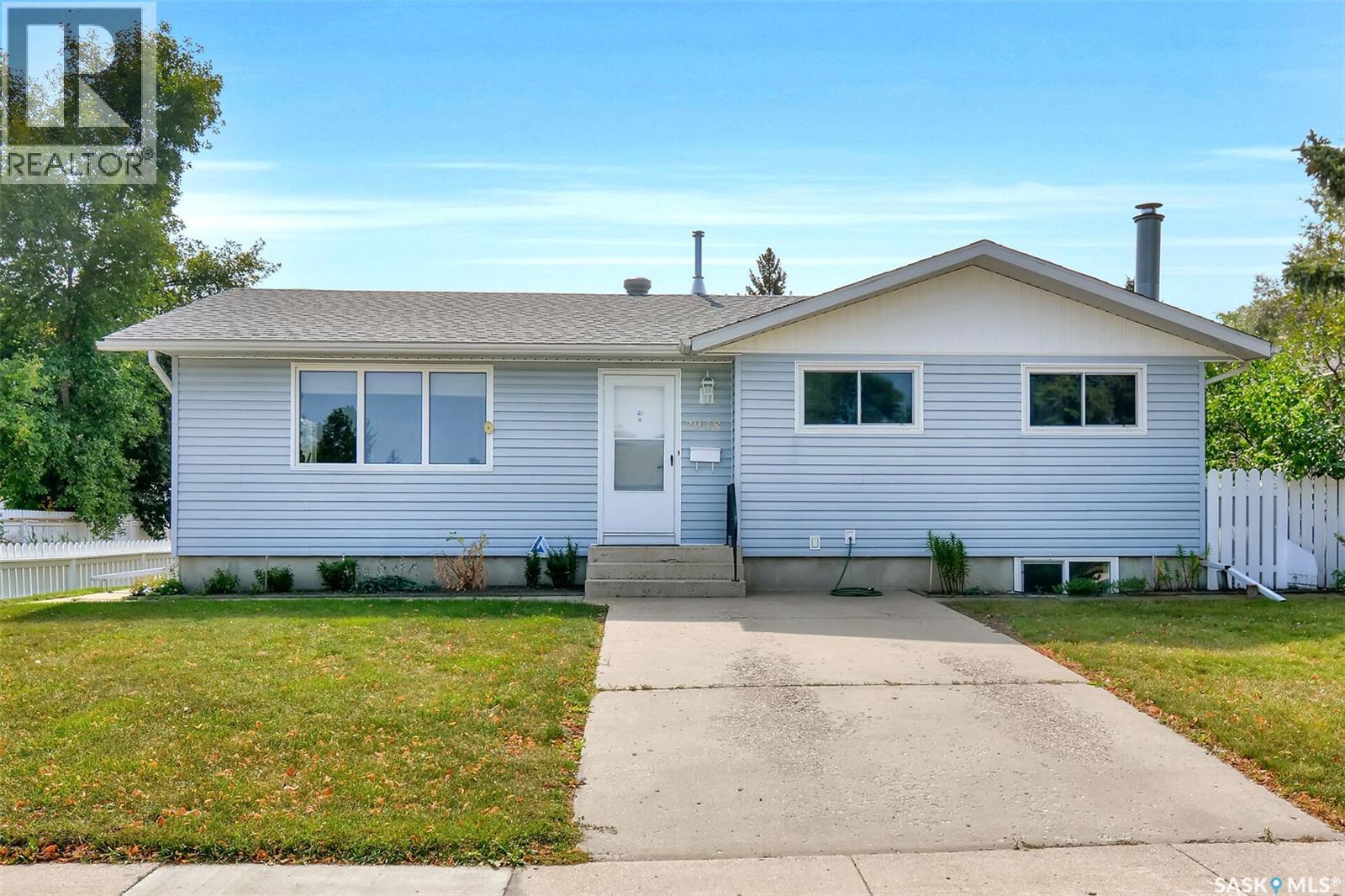 2938 Eastview, Saskatoon, Saskatchewan  S7J 3H9 - Photo 3 - SK017904