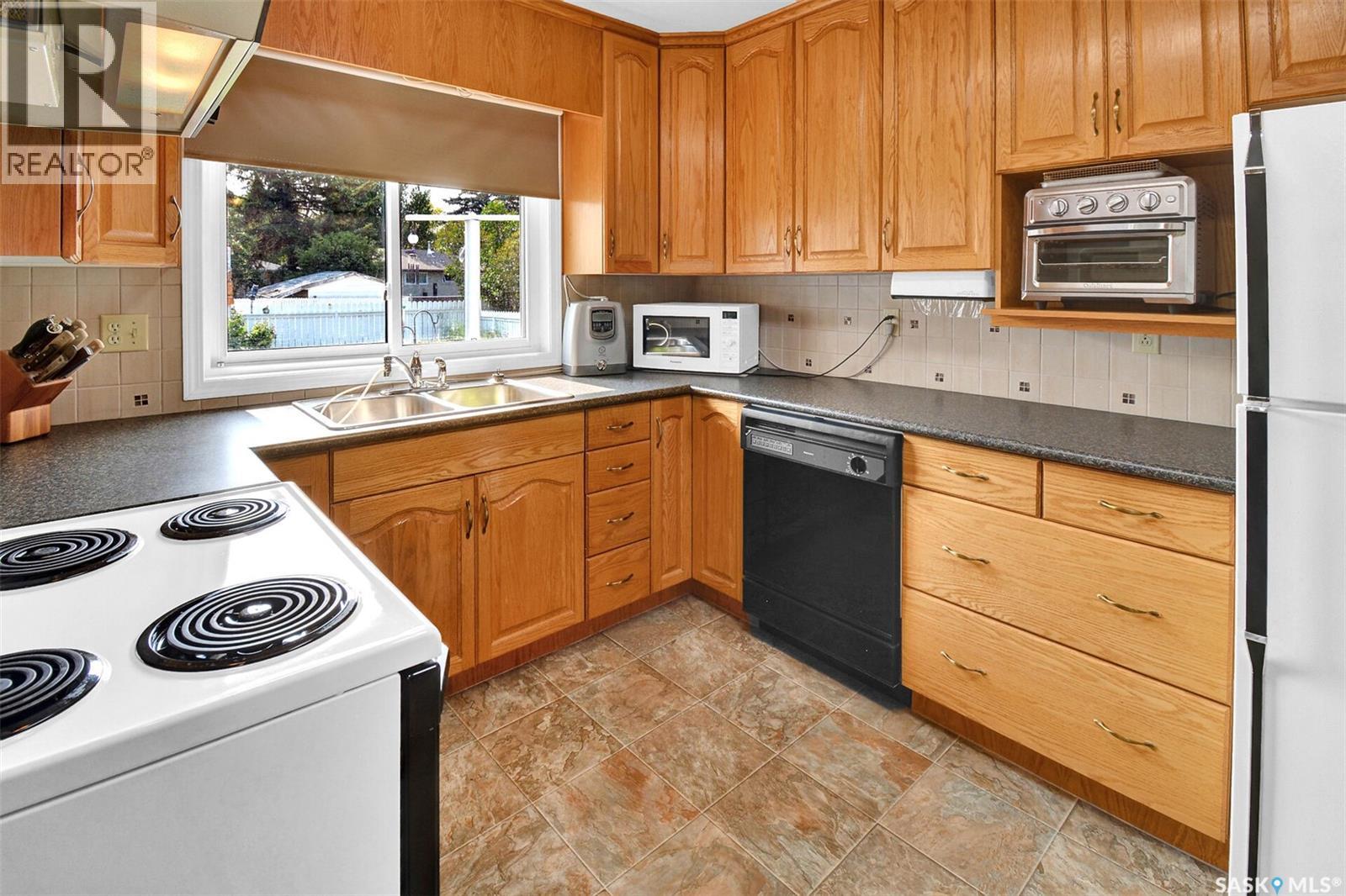 2938 Eastview, Saskatoon, Saskatchewan  S7J 3H9 - Photo 9 - SK017904