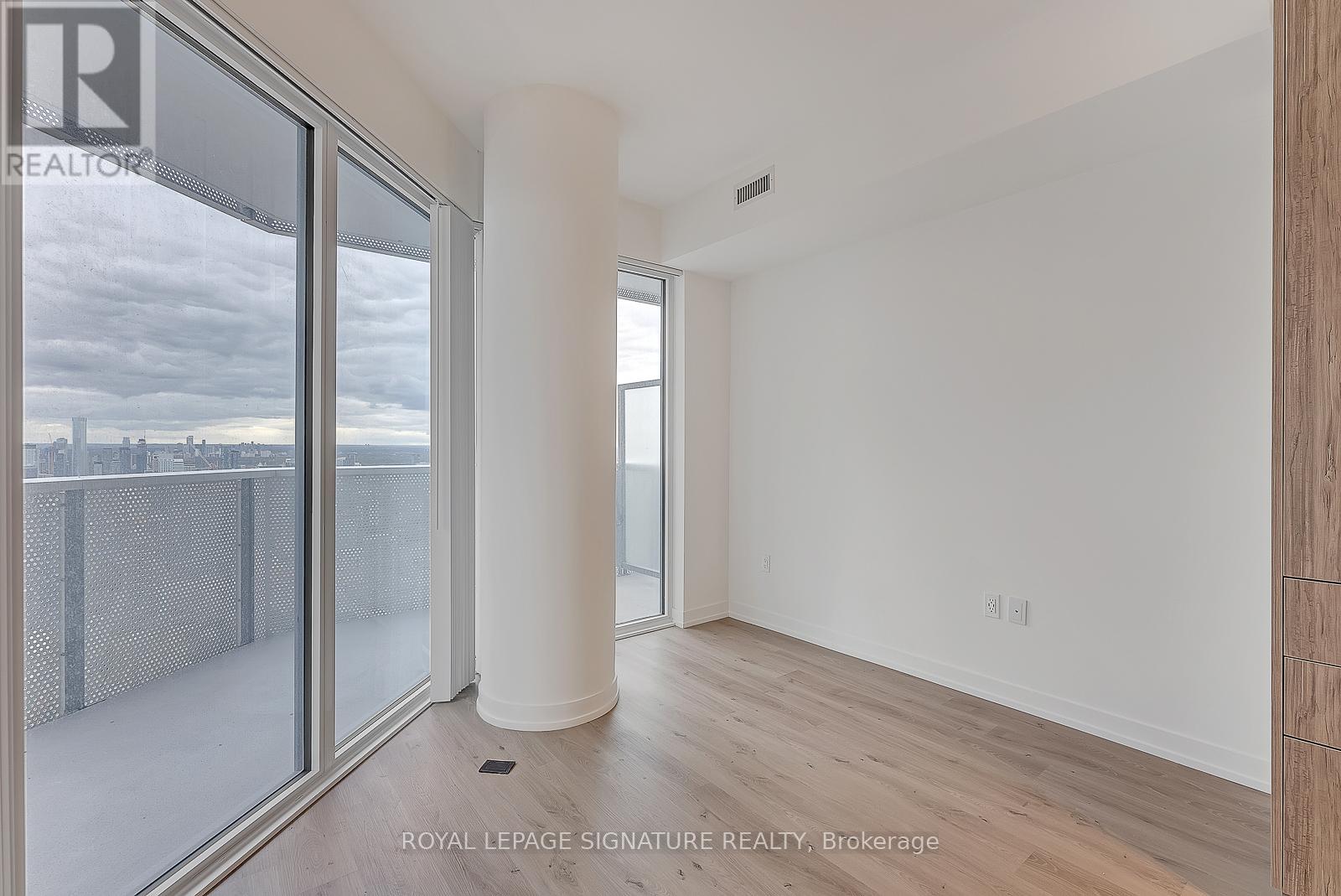 7312 - 138 Downes Street, Toronto, Ontario  M5E 0E4 - Photo 3 - C12392416