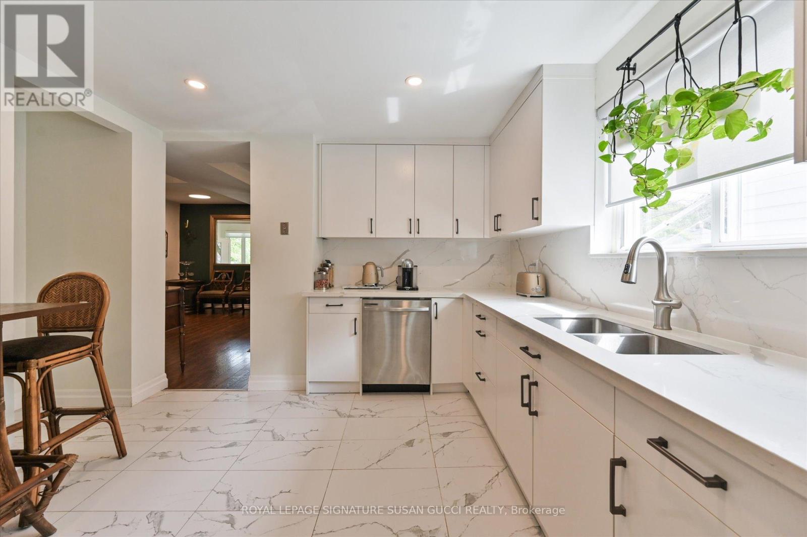 94 Meighen Avenue, Toronto (O'connor-Parkview), Ontario  M4B 2H7 - Photo 12 - E12392463