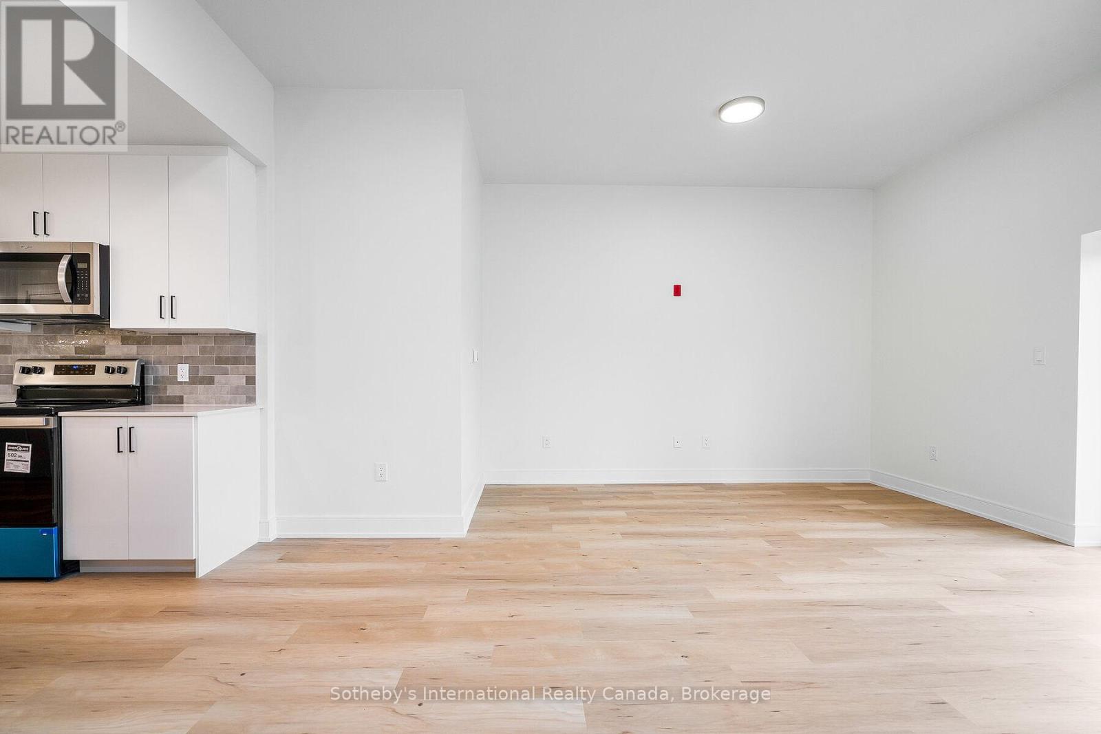 221 - 121 Mary Street, Clearview (Creemore), Ontario  L0M 1G0 - Photo 16 - S12392556