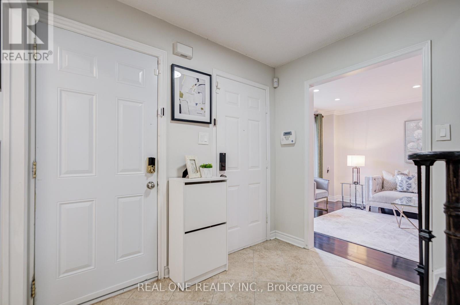 58 Elson Street, Markham (Middlefield), Ontario  L3S 1Y7 - Photo 4 - N12371862