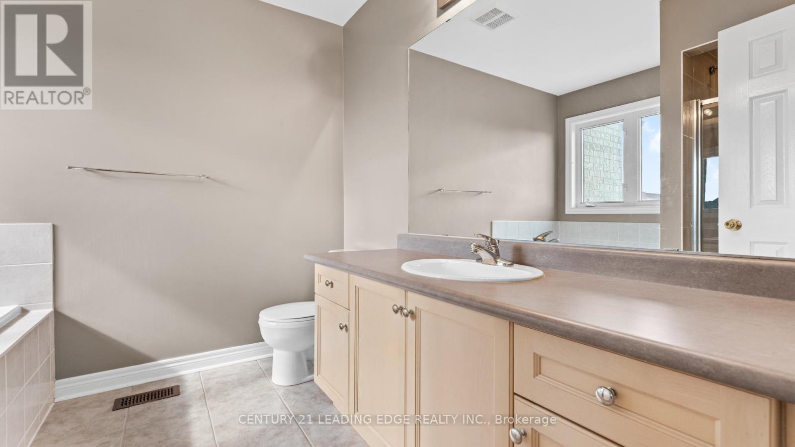 38 William Grant Road, Markham, Ontario  L6E 1W3 - Photo 12 - N12390407