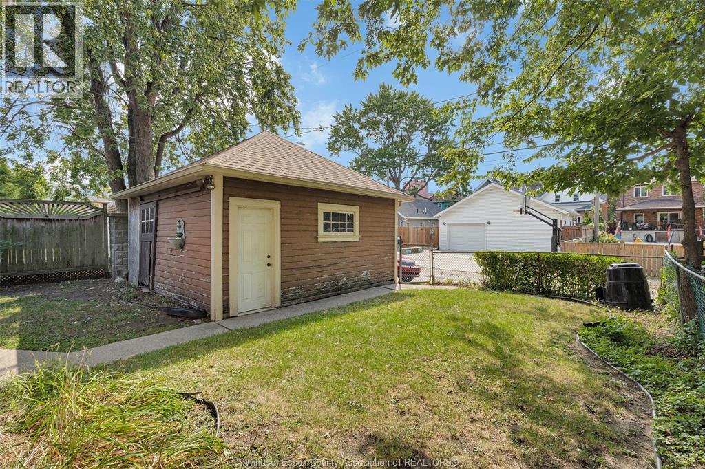 245-247 Mcewan, Windsor, Ontario  N9B 2E3 - Photo 38 - 25022825
