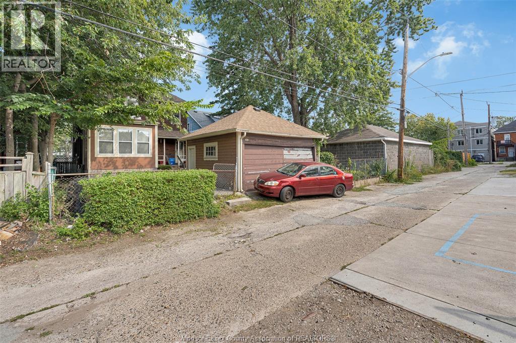 245-247 Mcewan, Windsor, Ontario  N9B 2E3 - Photo 40 - 25022825