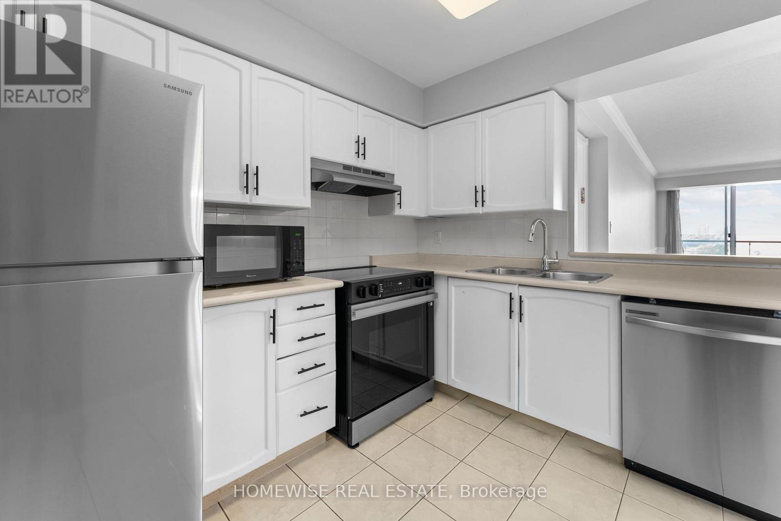 910 - 850 Steeles Avenue, Vaughan, Ontario  L4J 8E7 - Photo 3 - N12392435