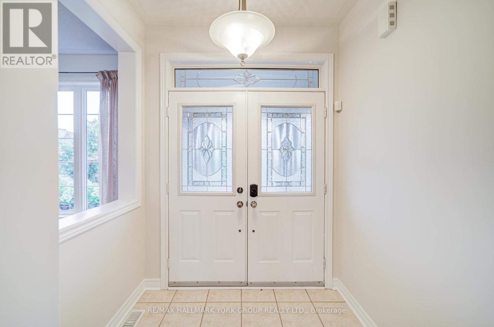 123 Oakborough Drive, Markham, Ontario  L6B 0G3 - Photo 4 - N12392452
