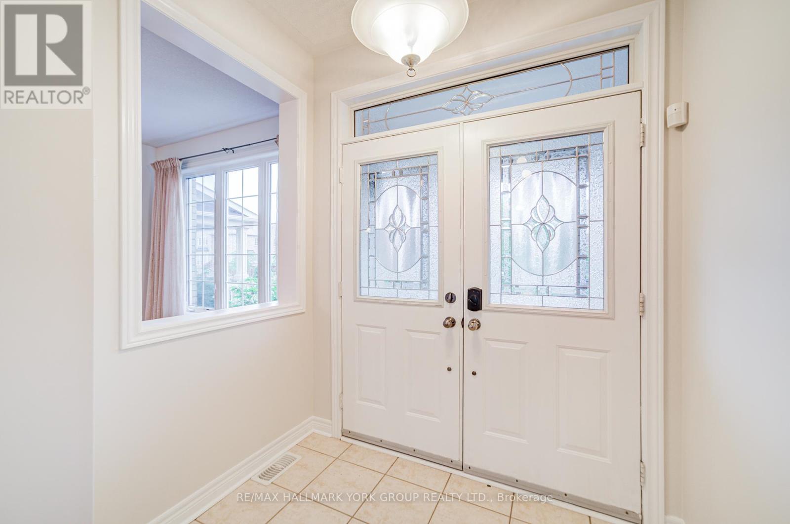 123 Oakborough Drive, Markham, Ontario  L6B 0G3 - Photo 5 - N12392452