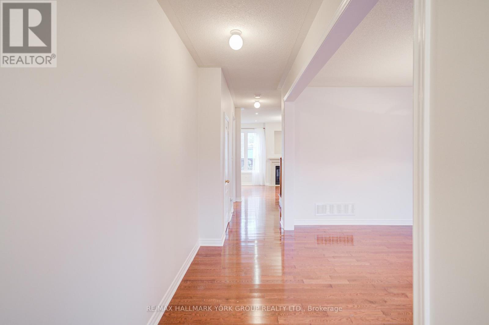 123 Oakborough Drive, Markham, Ontario  L6B 0G3 - Photo 6 - N12392452