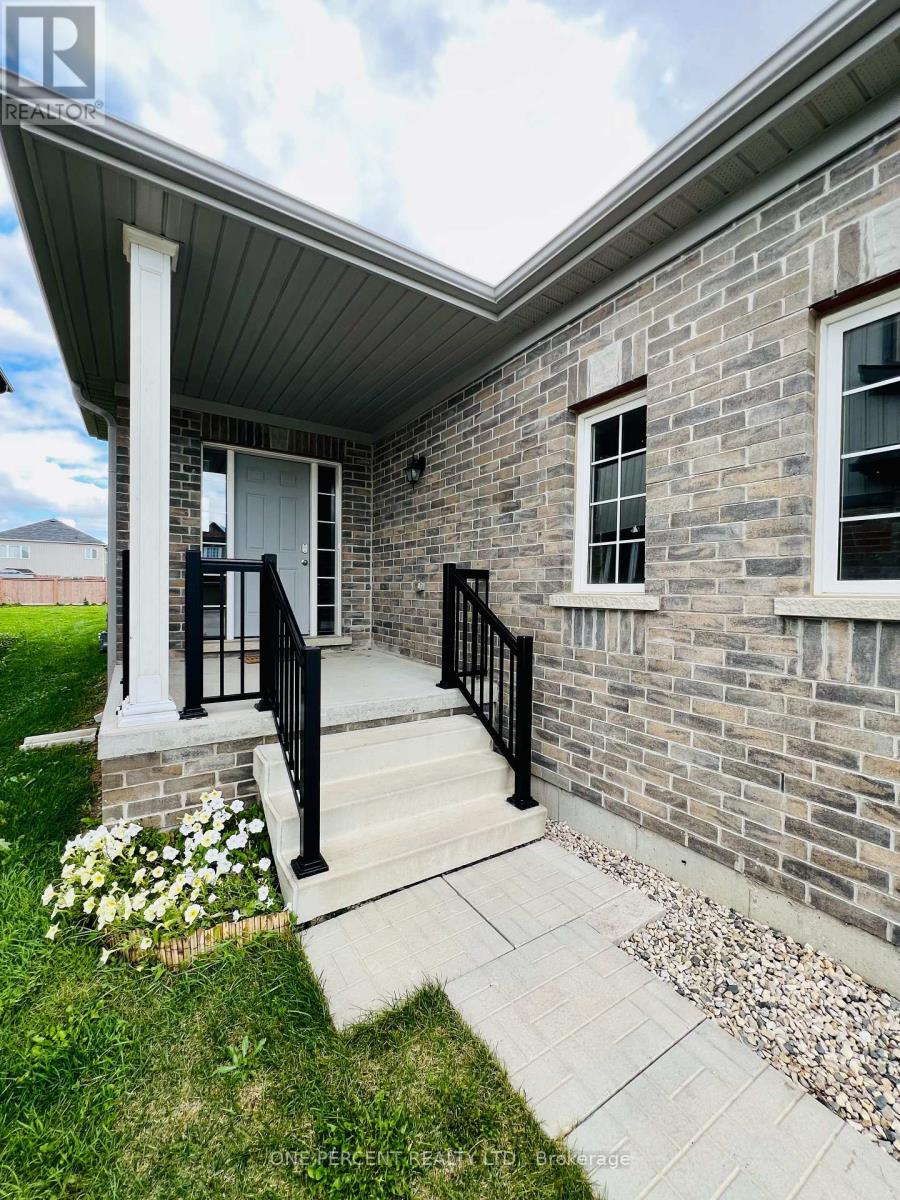 415 Krotz Street W, North Perth, Ontario  N4W 0H8 - Photo 5 - X12390405