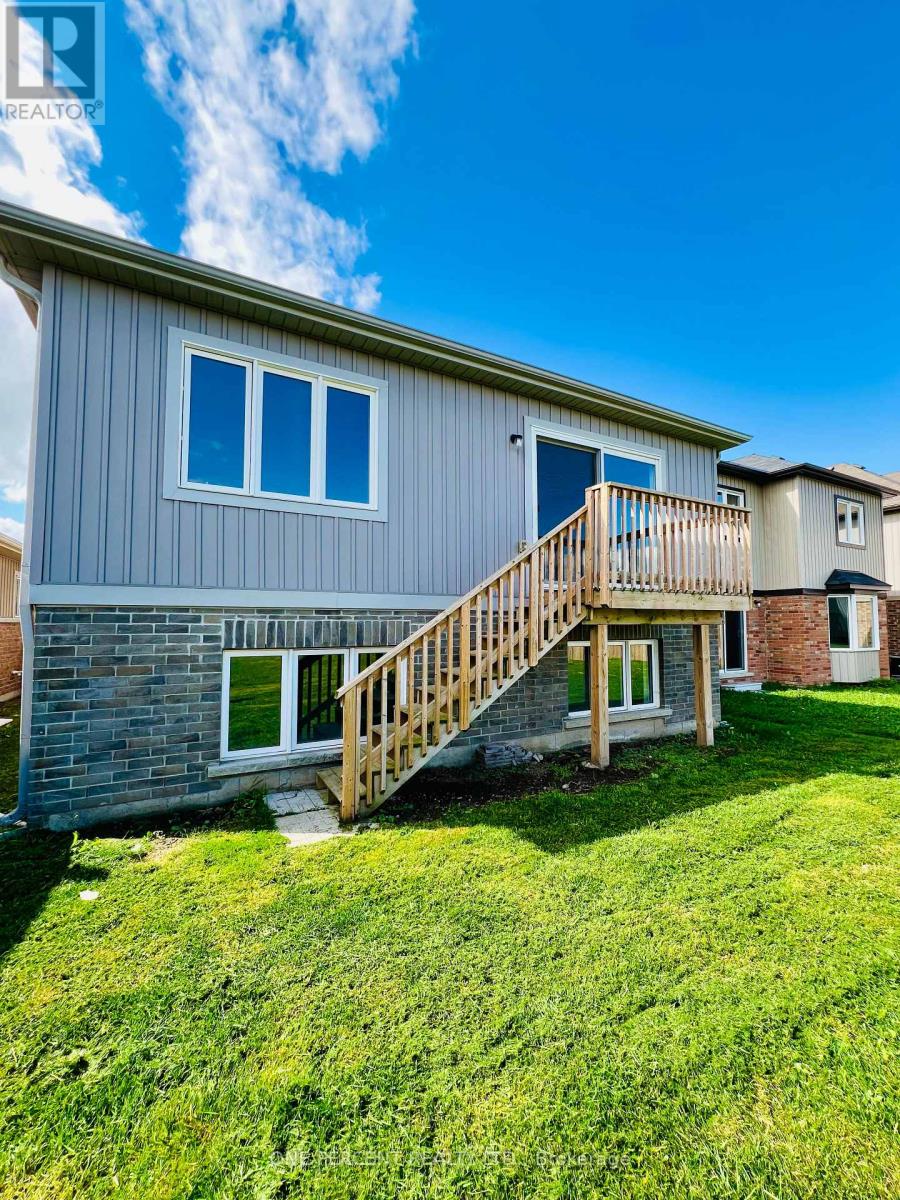 415 Krotz Street W, North Perth, Ontario  N4W 0H8 - Photo 2 - X12390405