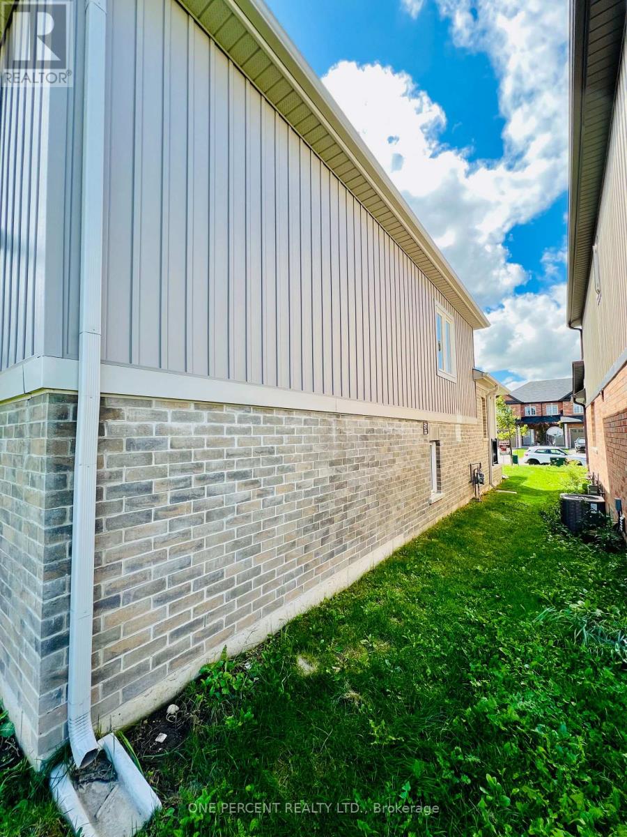 415 Krotz Street W, North Perth, Ontario  N4W 0H8 - Photo 3 - X12390405