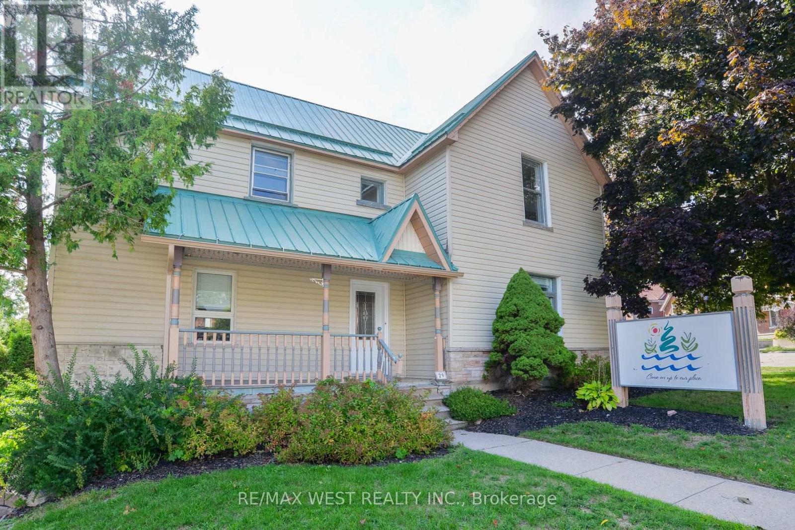 29 Albert Street N, Orillia, Ontario  L3V 5J9 - Photo 1 - S12392479