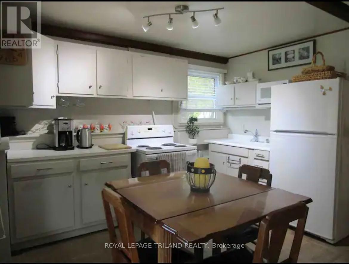 6329 William Street, Lambton Shores, Ontario  N0N 1J2 - Photo 12 - X12392536