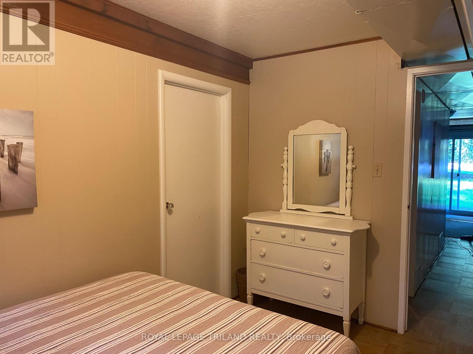 6329 William Street, Lambton Shores, Ontario  N0N 1J2 - Photo 25 - X12392536