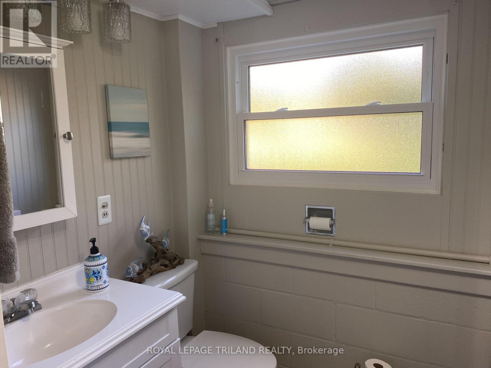 6329 William Street, Lambton Shores, Ontario  N0N 1J2 - Photo 27 - X12392536