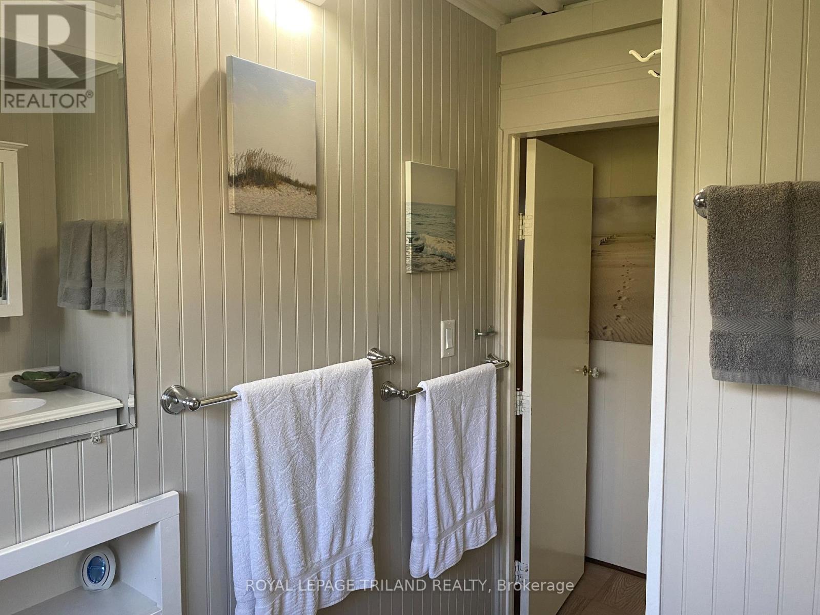 6329 William Street, Lambton Shores, Ontario  N0N 1J2 - Photo 28 - X12392536