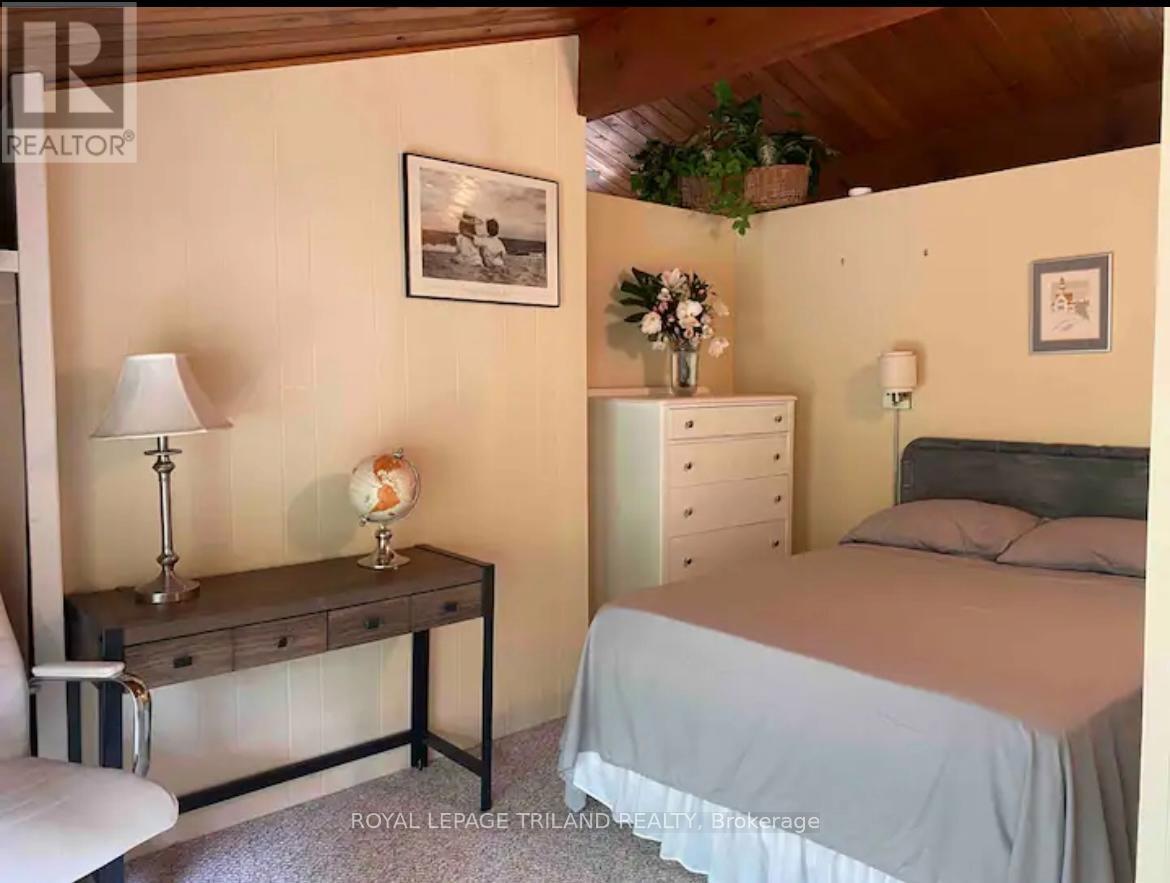 6329 William Street, Lambton Shores, Ontario  N0N 1J2 - Photo 9 - X12392536