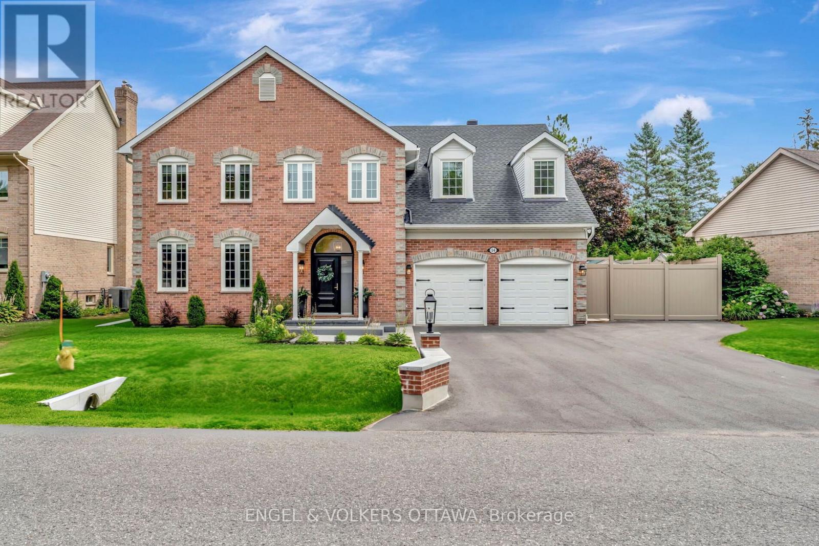 14 BELTON AVENUE, Ottawa, Ontario