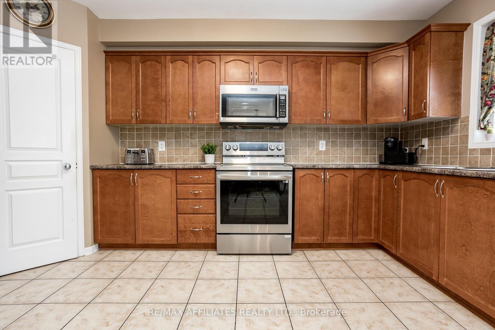 232 Hidden Meadow Avenue, Ottawa, Ontario  K1T 0C1 - Photo 10 - X12392550
