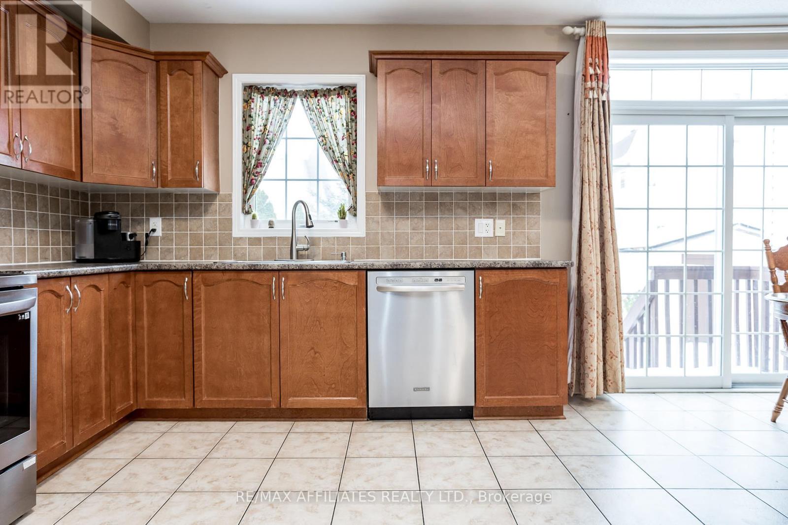 232 Hidden Meadow Avenue, Ottawa, Ontario  K1T 0C1 - Photo 11 - X12392550