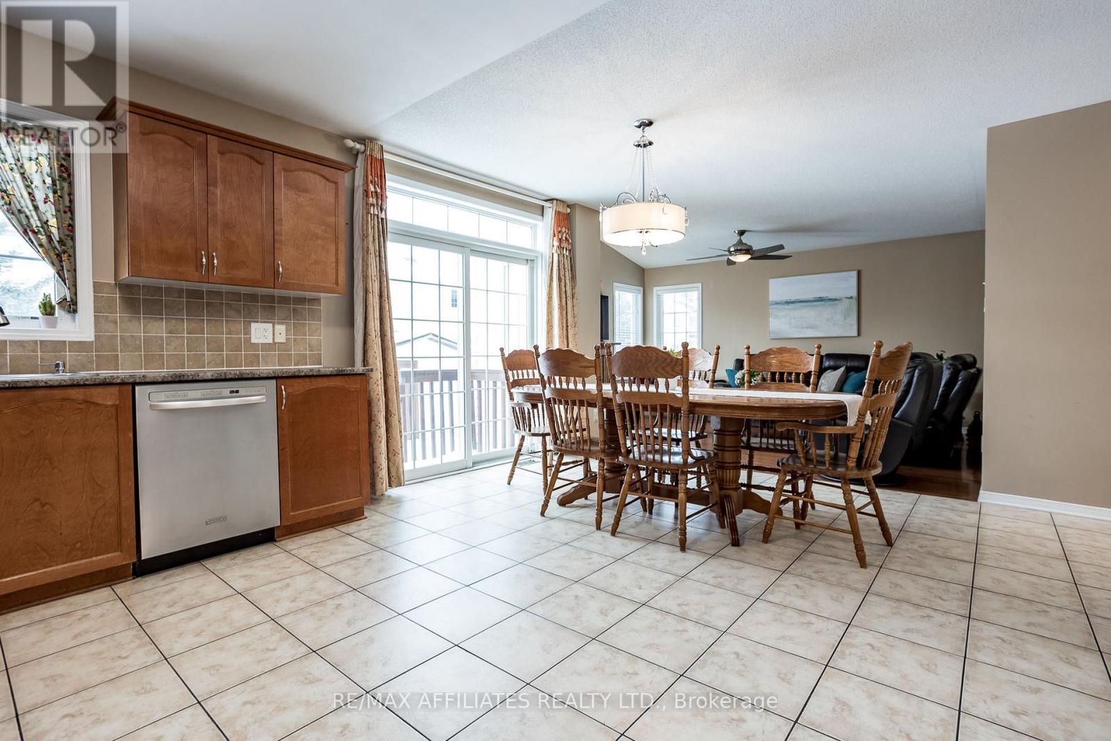 232 Hidden Meadow Avenue, Ottawa, Ontario  K1T 0C1 - Photo 12 - X12392550