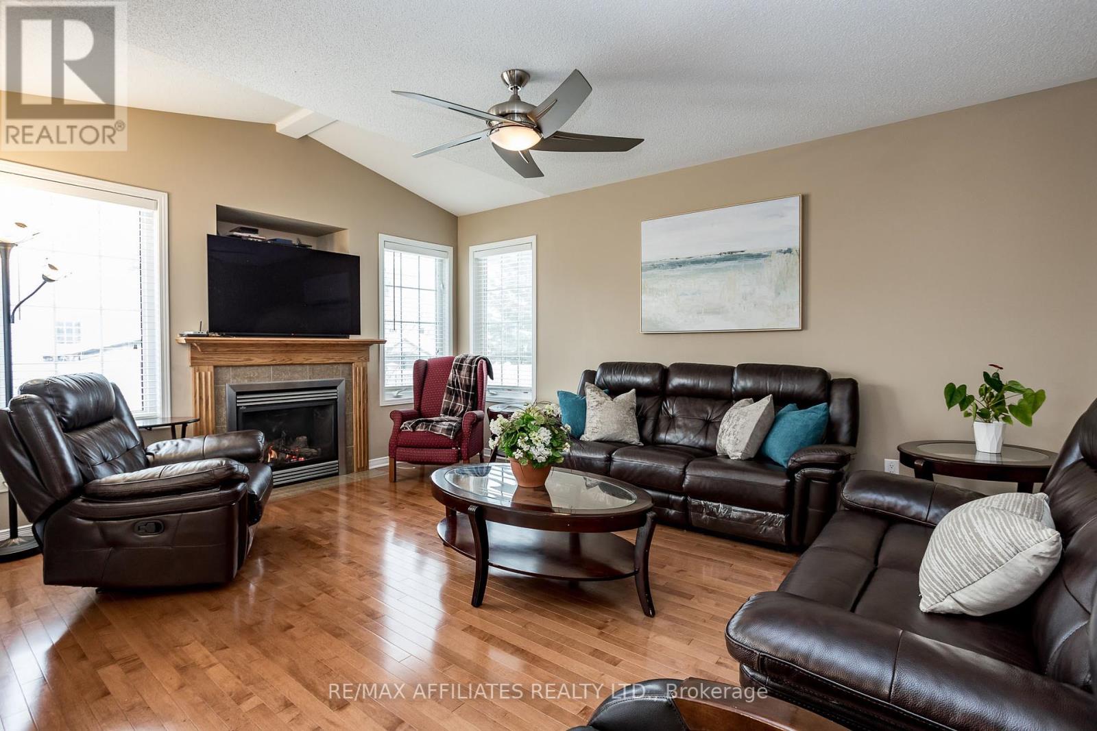 232 Hidden Meadow Avenue, Ottawa, Ontario  K1T 0C1 - Photo 13 - X12392550
