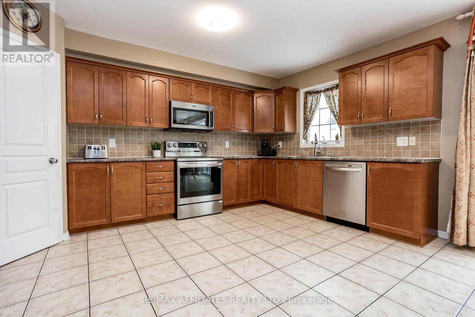 232 Hidden Meadow Avenue, Ottawa, Ontario  K1T 0C1 - Photo 9 - X12392550