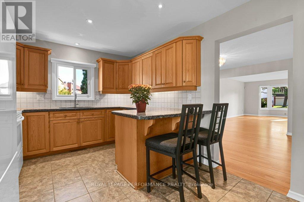14 Trusty Bay, Ottawa, Ontario  K1V 0A3 - Photo 10 - X12392562