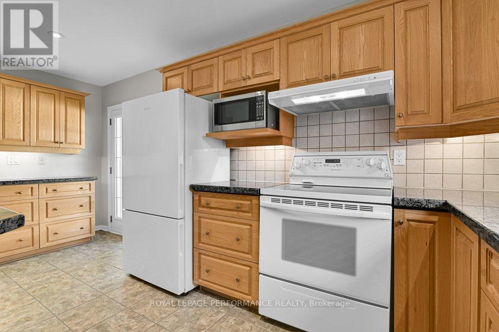 14 Trusty Bay, Ottawa, Ontario  K1V 0A3 - Photo 11 - X12392562