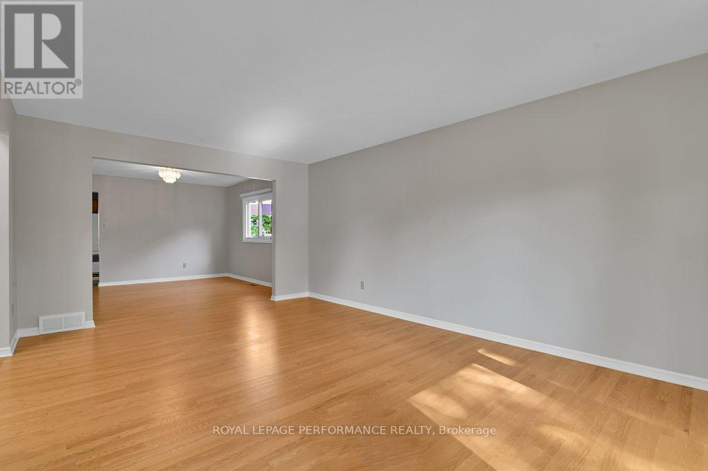14 Trusty Bay, Ottawa, Ontario  K1V 0A3 - Photo 5 - X12392562